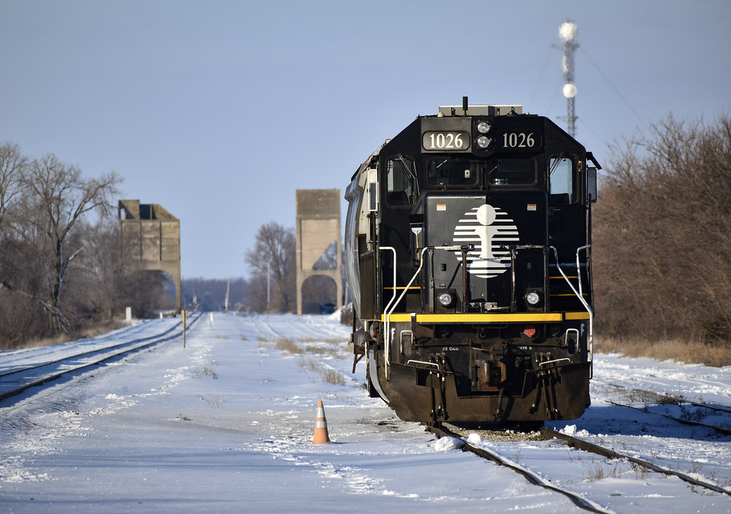 IC 1026 Gilman IL Illinois Central SD70 1026 has been put… Flickr