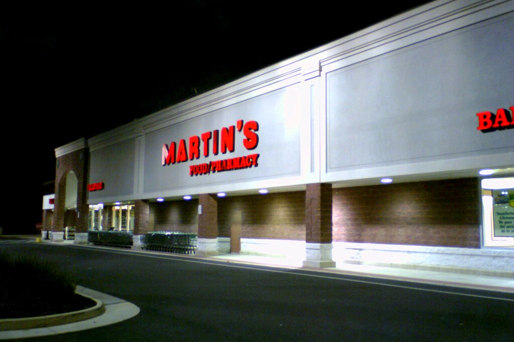 Martin's in Waynesboro, Virginia at night Martin's grocery… Flickr