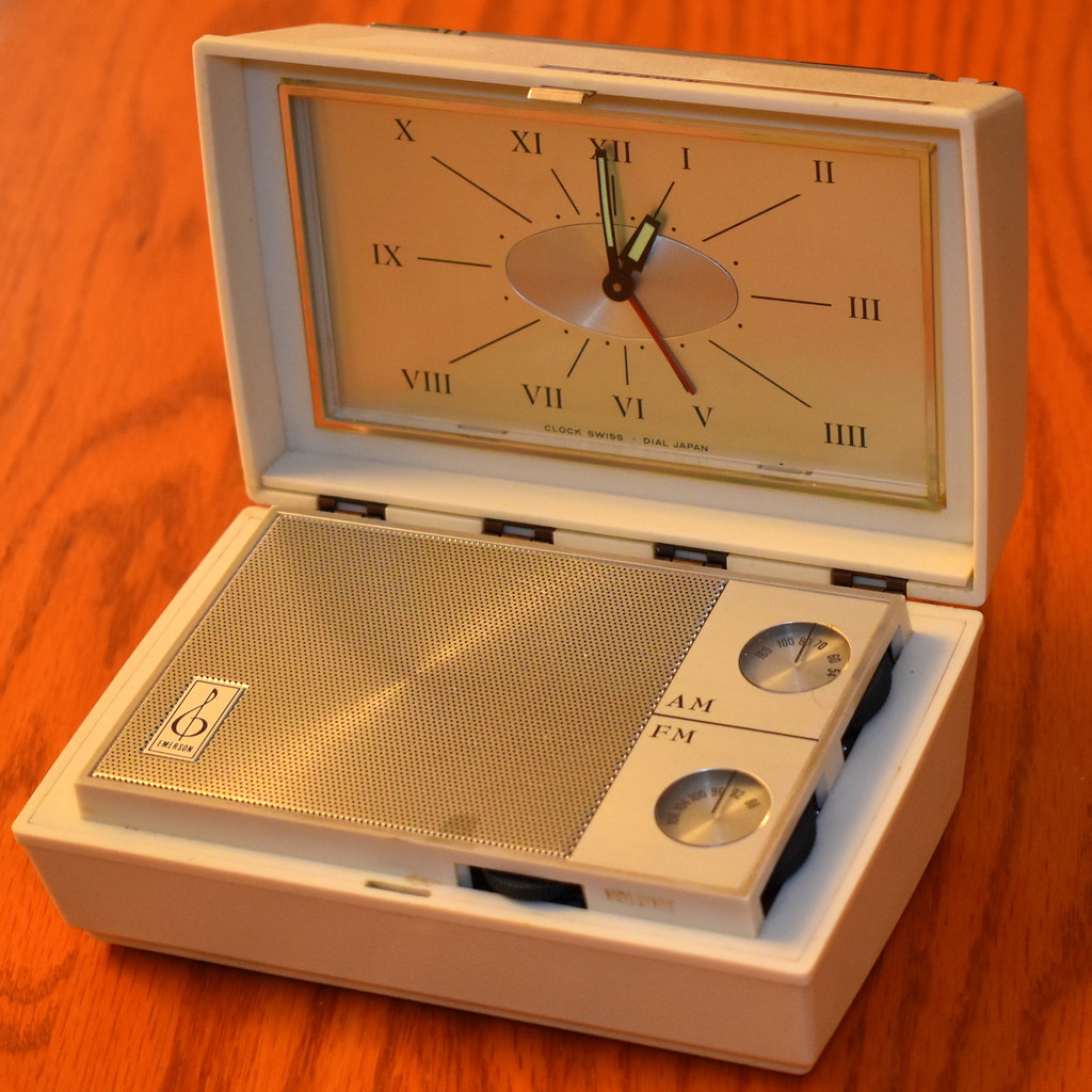 Vintage Emerson Cordless Travel Clock Radio, Model 31P70, … Flickr