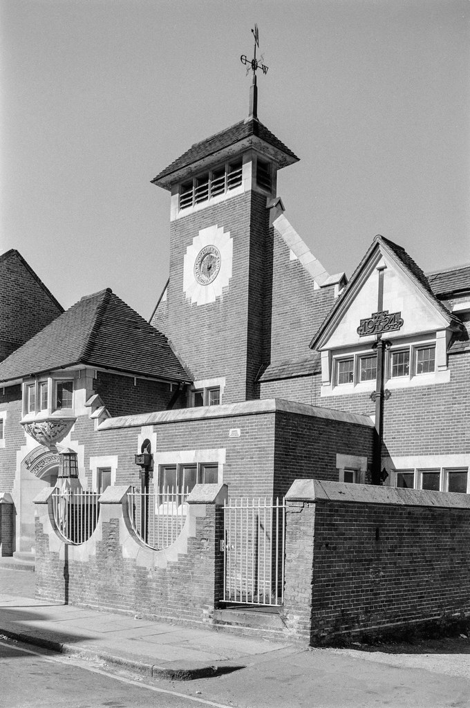 Battersea Reference Library, Altenburg Gardens, Battersea,… Flickr