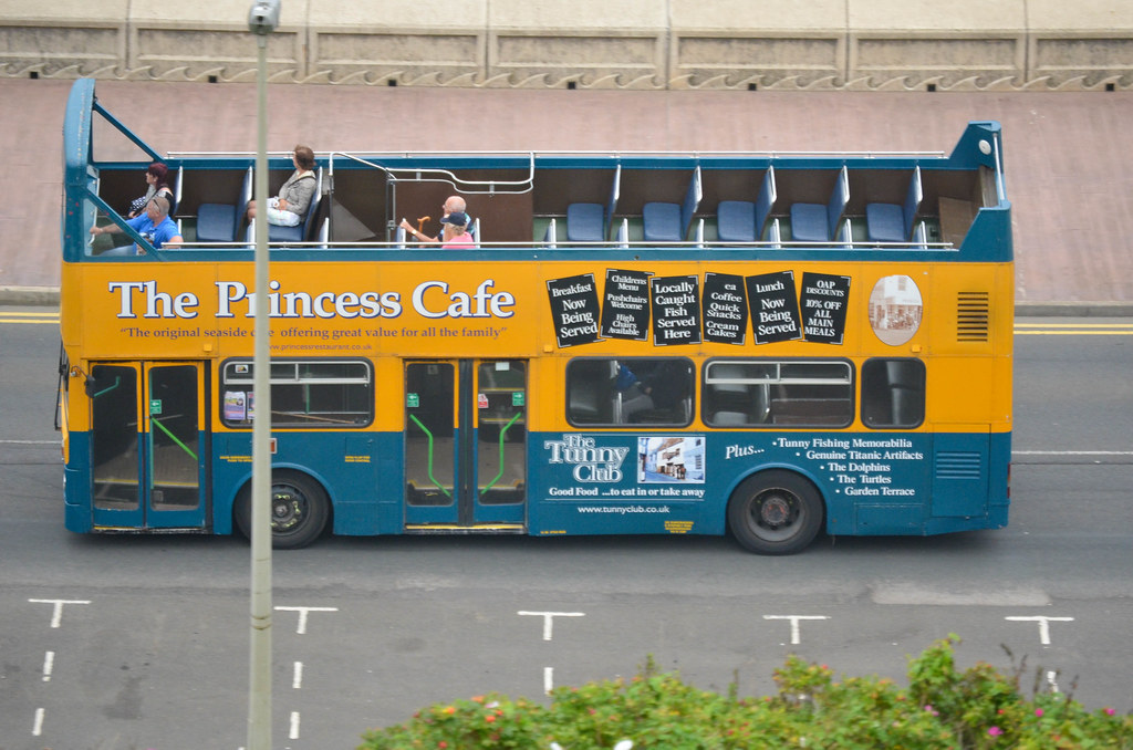 Royal Albert Drive, Scarborough, North Yorkshire.jpg Flickr