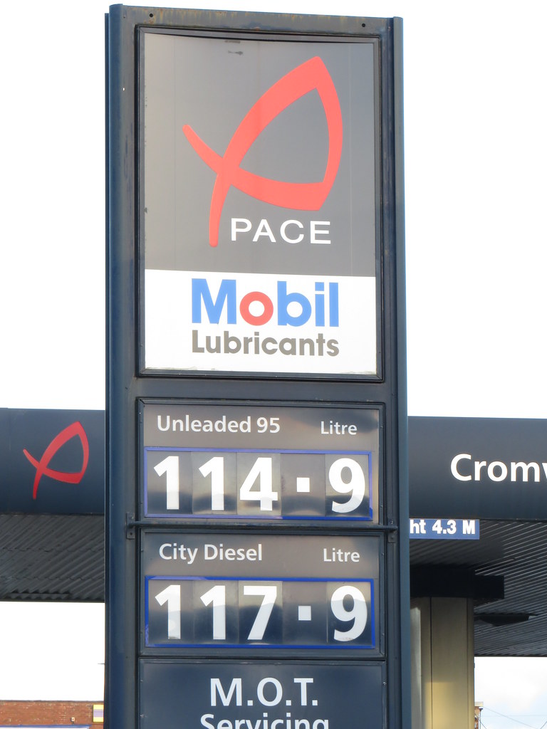 Pace Cromwell Garage, Torrington Avenue, Coventry, West … Flickr