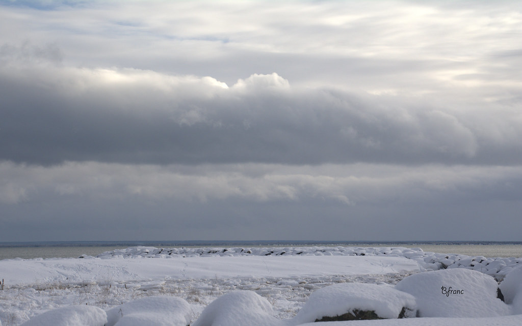 _DSC8579 /AU QUAI DE PETITROCHER Au pied d'une roche à Pe… Flickr