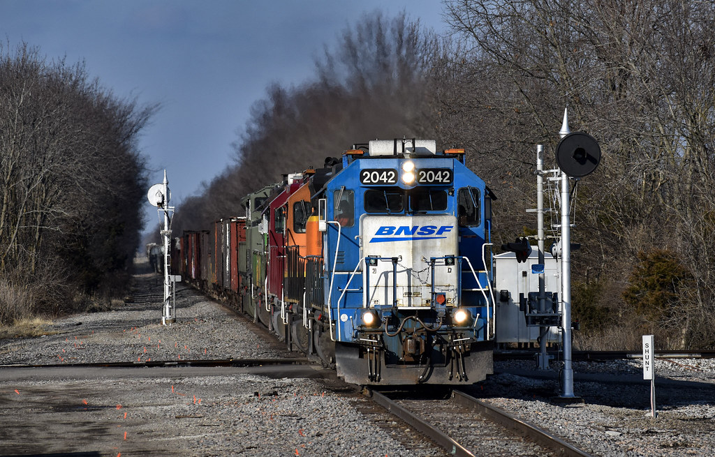 BNSF 2042 Waltonville IL One of BNSF's few blue GP382 loc… Flickr