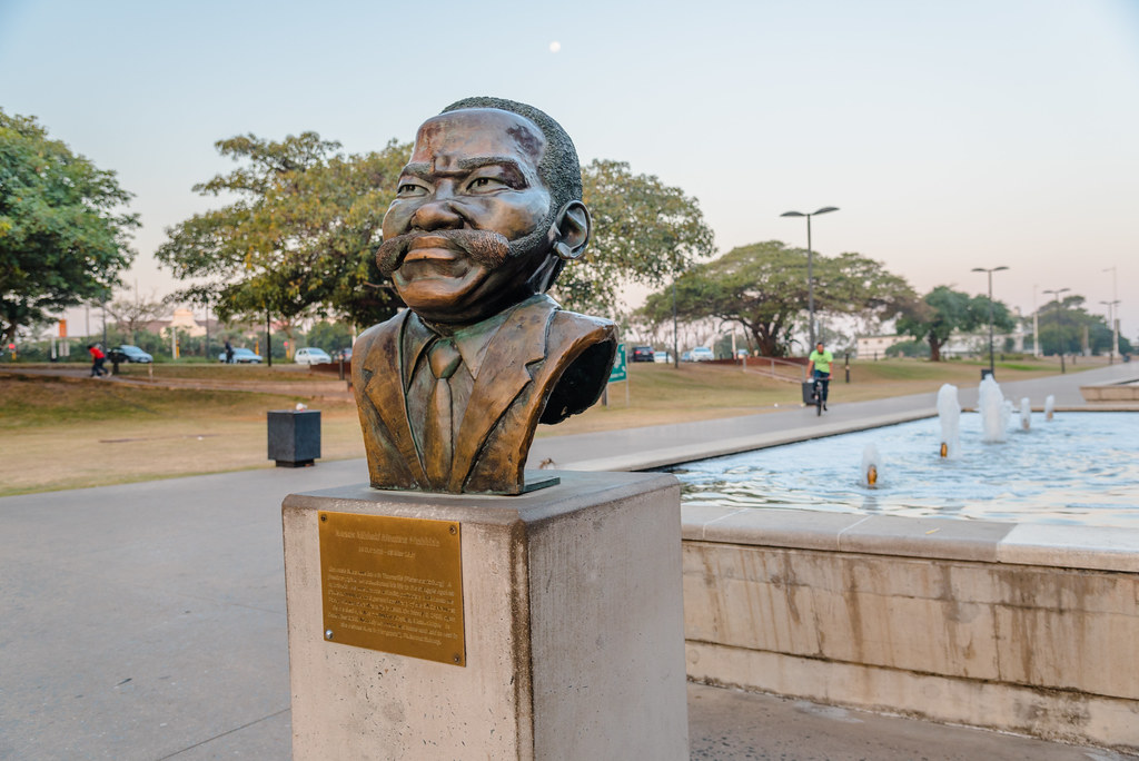Moses Mabhida Statue Statue of the South African politicia… Flickr