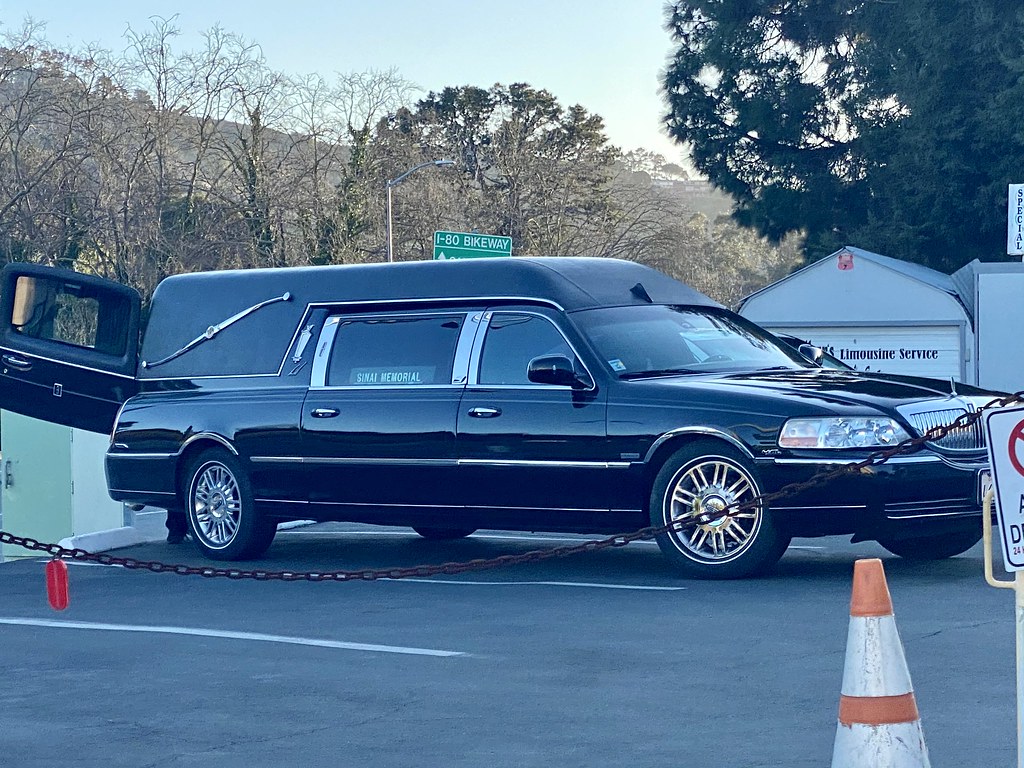 Federal Lincoln funeral coach Seen in El Sobrante, CA at a… Flickr