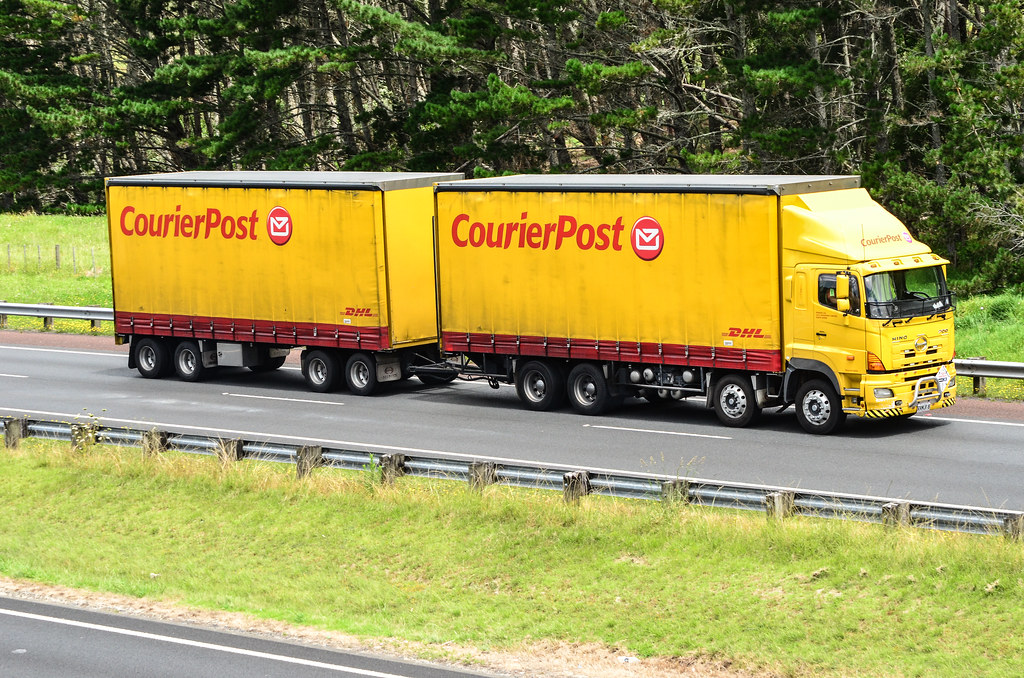 Hino , Courier Post Northern motorway, Dairy Flat, Aucklan… Flickr