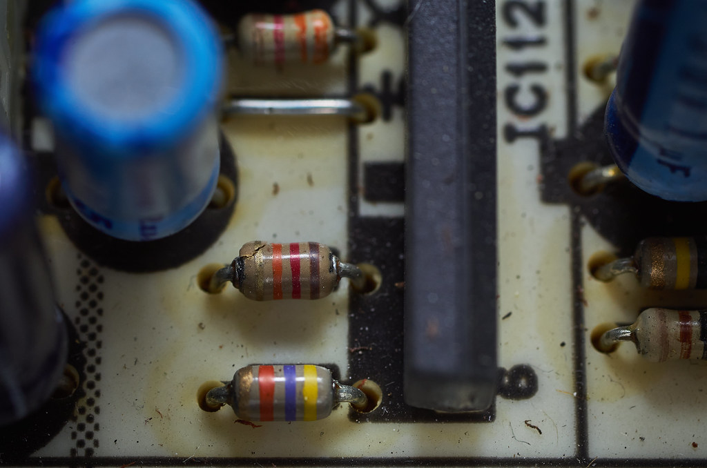 Cracked Resistor Sigma 50mm 2.8 Macro K50 + AF360FGZ Edgar Omar Flickr