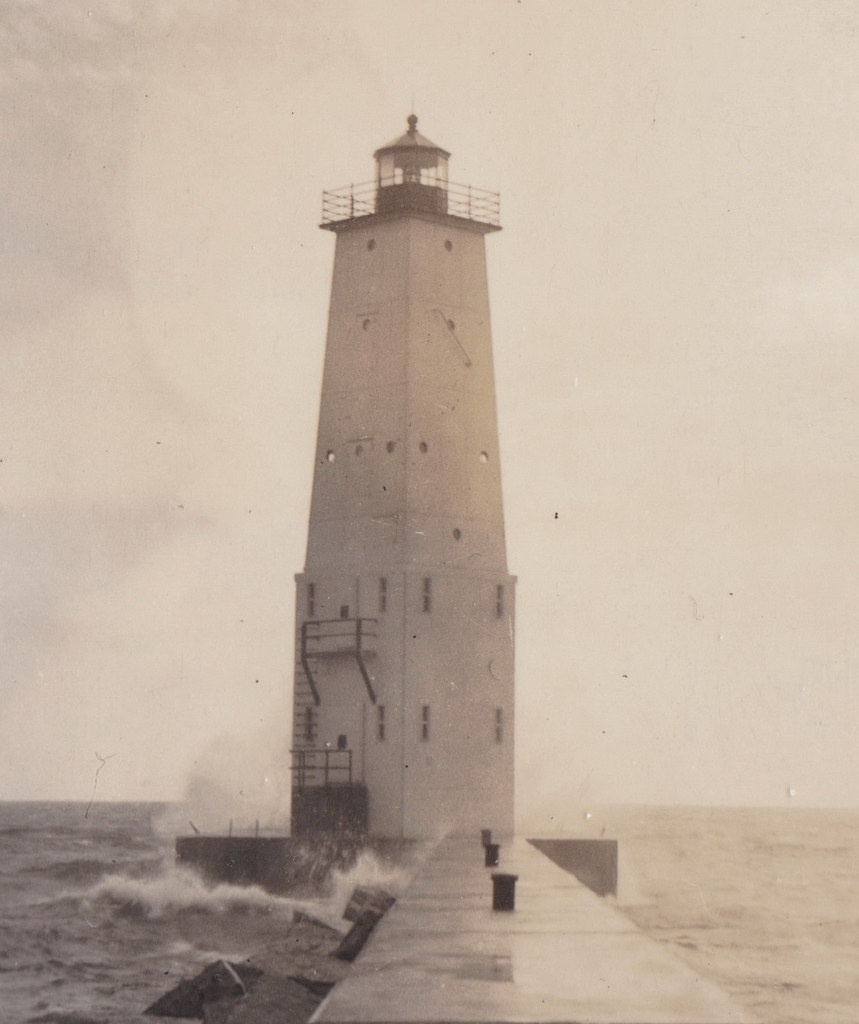 NW Frankfort Elberta MI Safe Harbor USCG Lighthouse North … Flickr