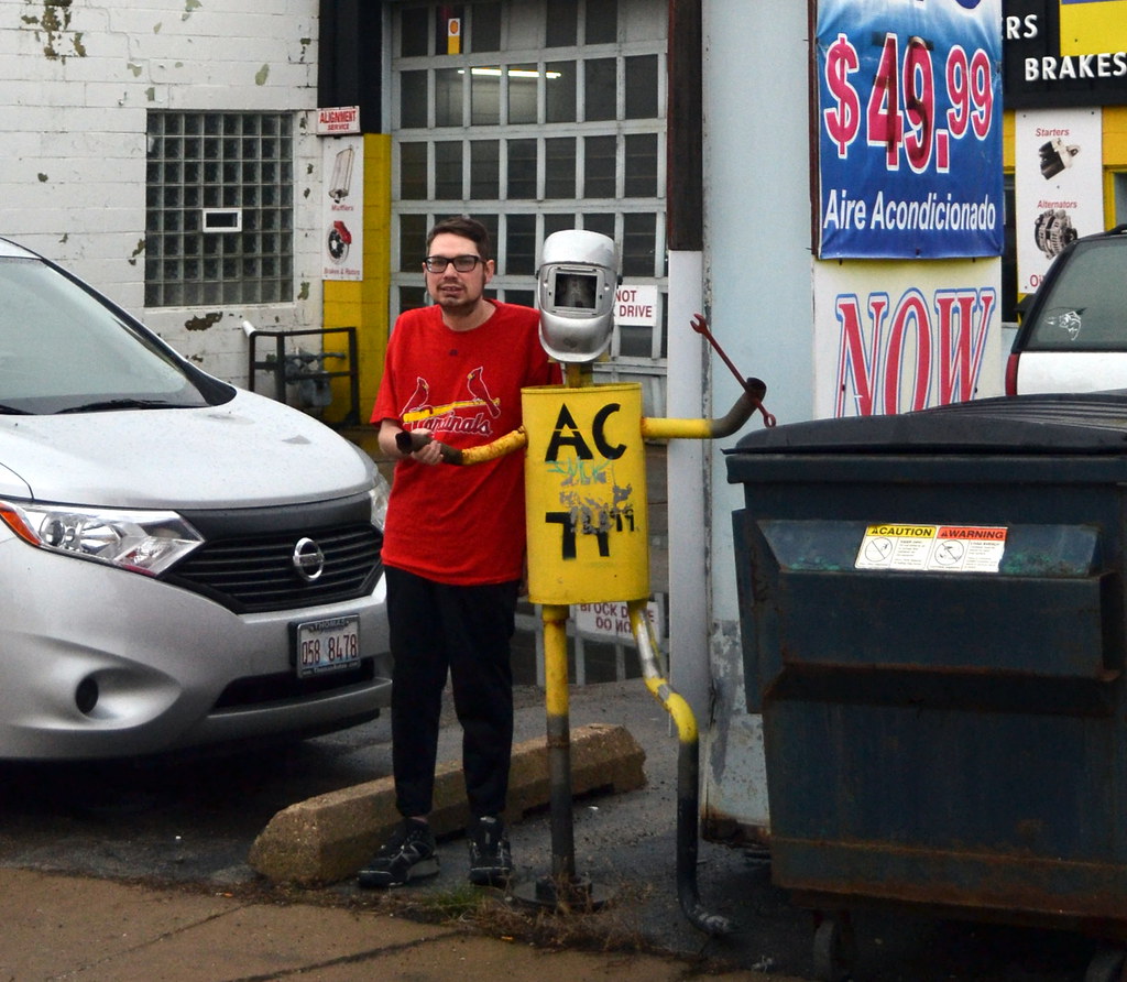 Muffler Man Picture taken at Central Mufflers & Auto in Jo… Flickr