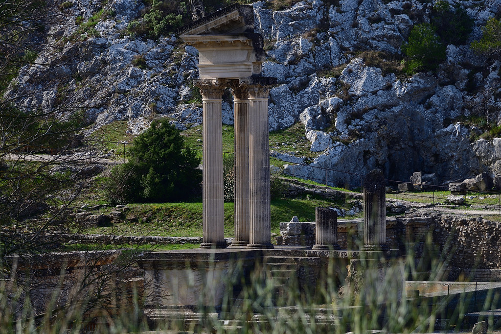 (2) SaintRémydeProvence. "Les Antiques", Site archéologique de