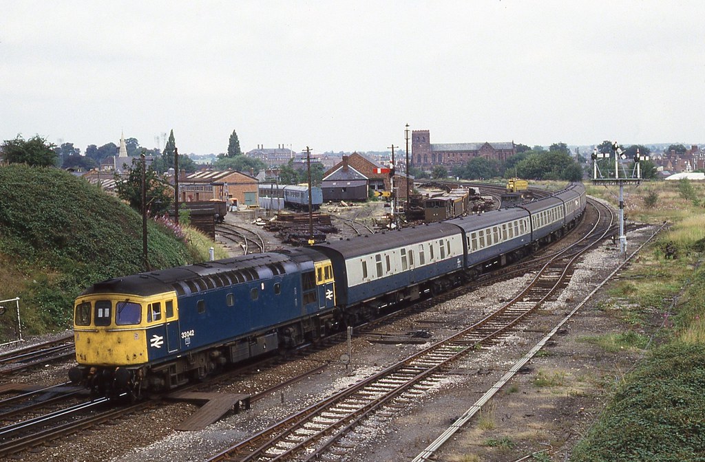 SUTTON BRIDGE DEPARTURE 33042 passes Sutton Bridge Junctio… Flickr