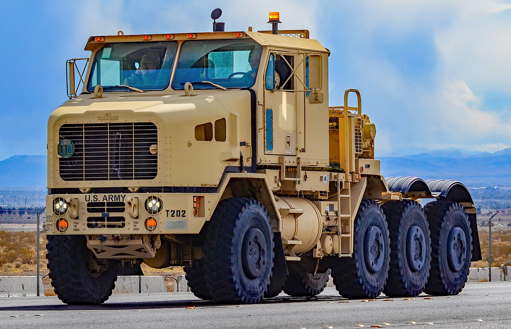OSHKOSH (Heavy Equipment Transporter) HET M1070A1 U.S. Arm… Flickr