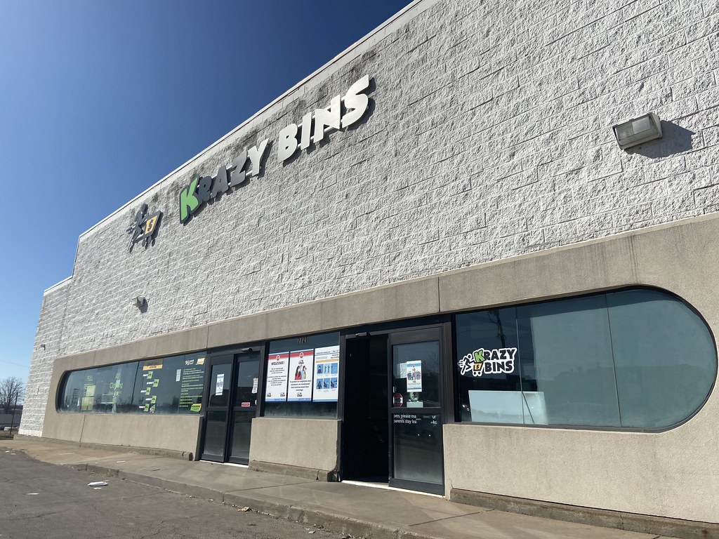 Mentor, OH Krazy Bins (Former Petco/Kids "R" Us) Flickr