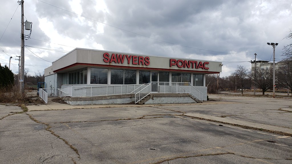 Abandoned Pontiac Dealership, East Lansing, MI This abando… Flickr