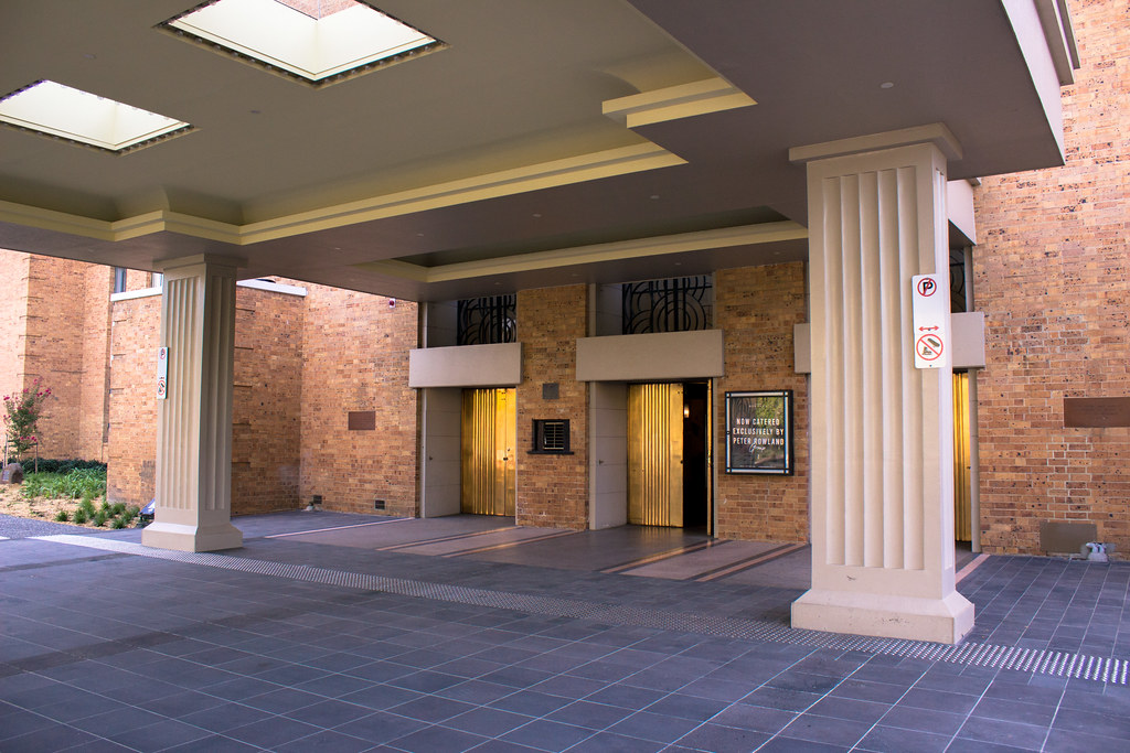 Main entrance to Heidelberg Town Hall, Ivanhoe Philip Mallis Flickr