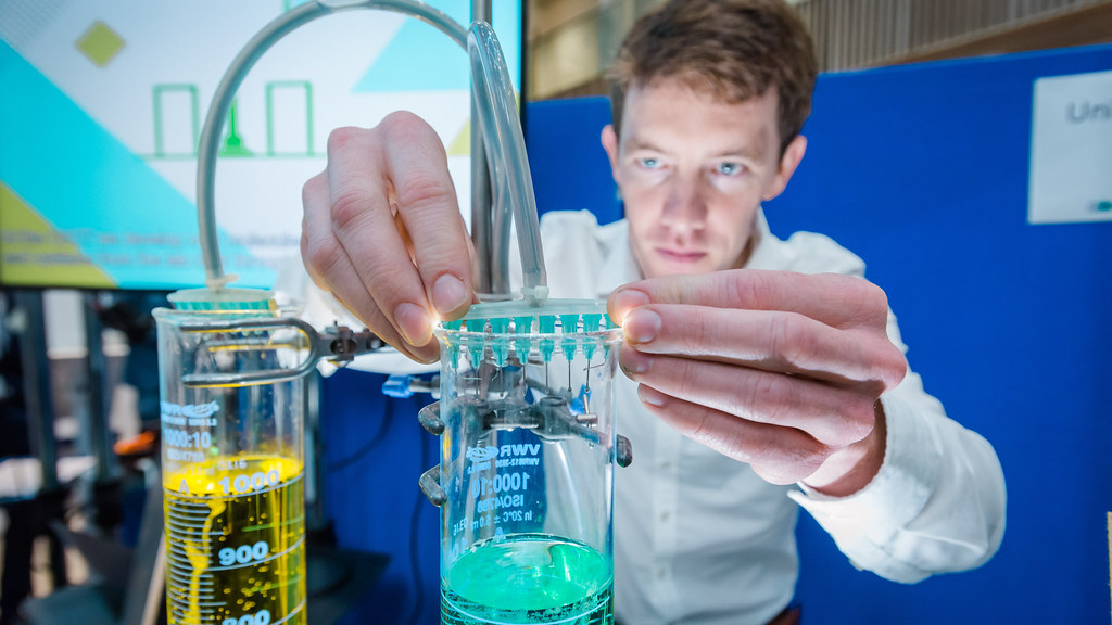 Bath is first UK university to sign ‘green chemistry’ commitment