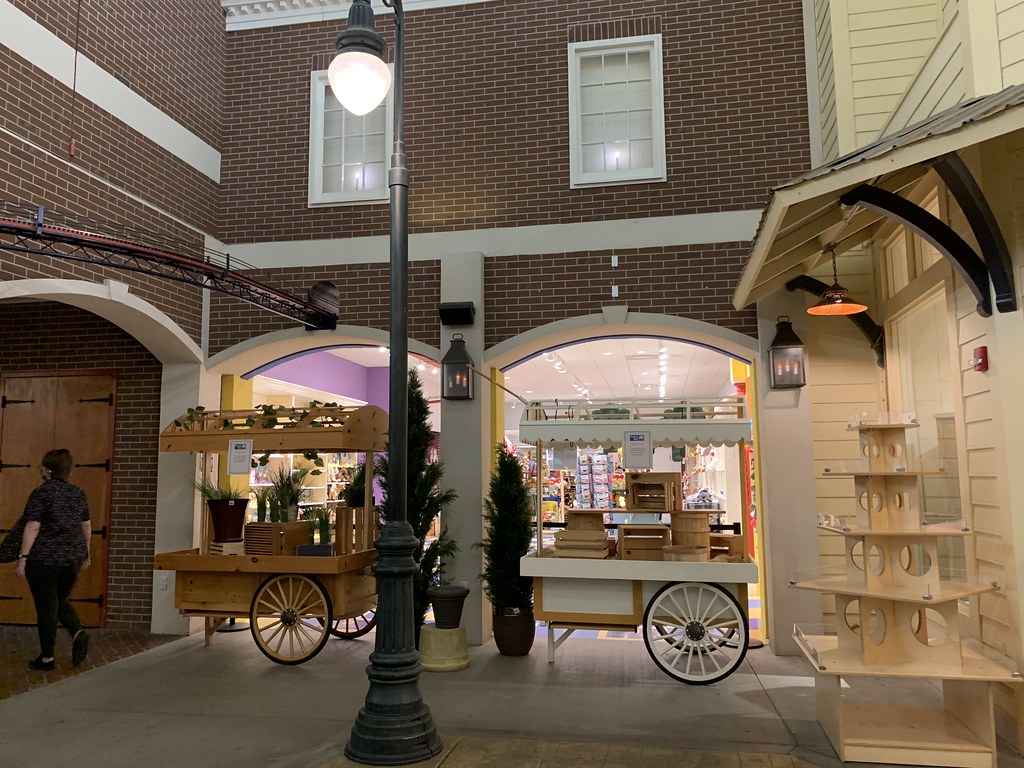 Yankee Candle Village interior Yankee Candle Village (45,0… Flickr