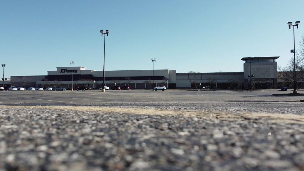 Montrose, Ohio This 165,000 square foot store was opened i… Flickr