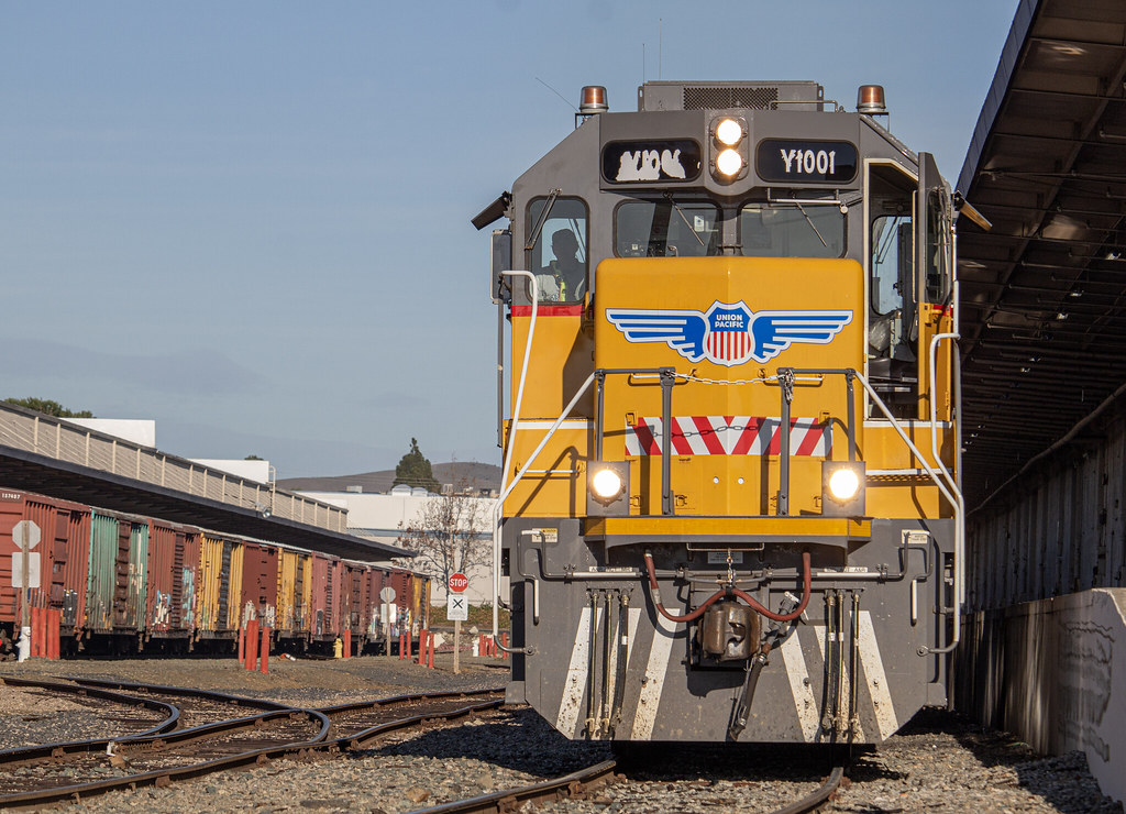 GP22s on the Benicia Job A trio of rebuilt GP22s is pullin… Flickr