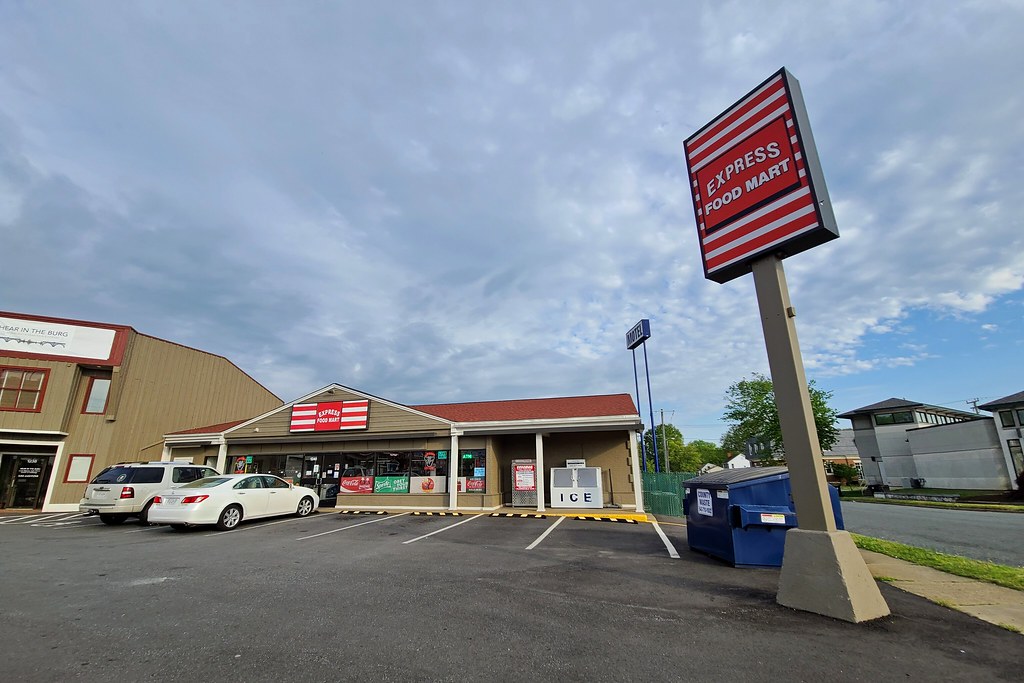 Express Food Mart [03] Express Food Mart in Fredericksburg… Flickr