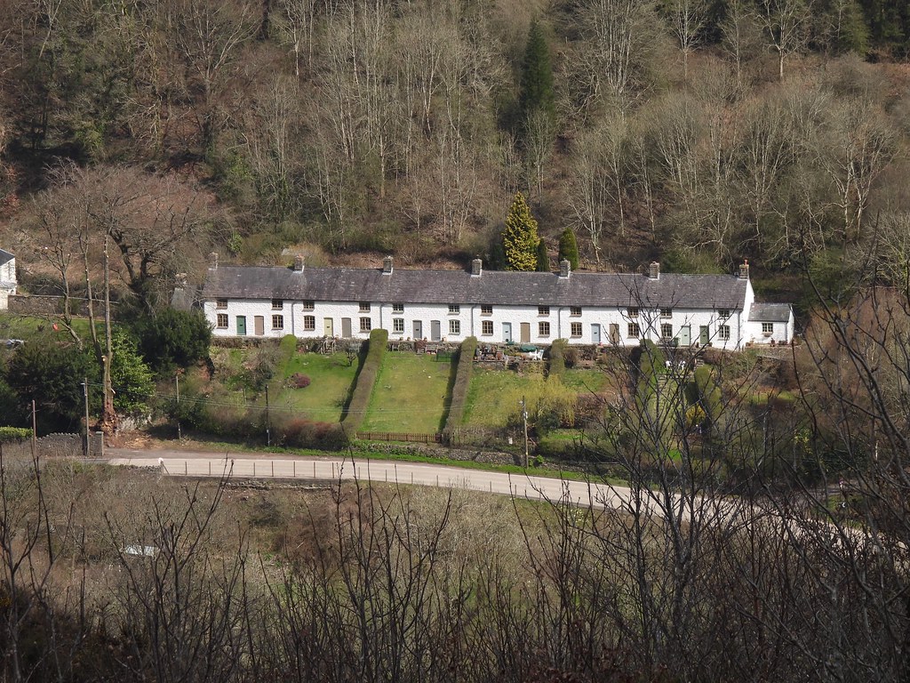 Row, A4043, Cwmavon, Blaenavon 14 April 2021 Flickr