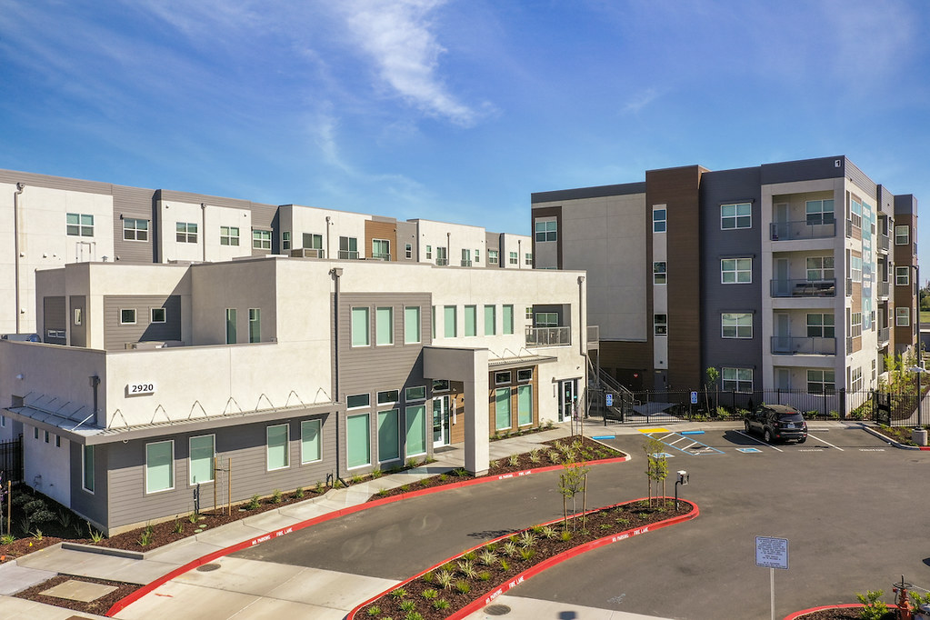 allureapartmentsmultifamilytenantresidentialhousing… Flickr