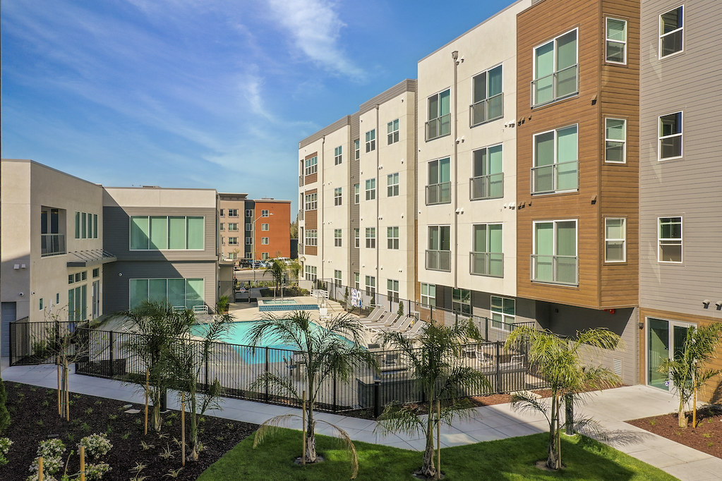 allureapartmentsmultifamilytenantresidentialhousing… Flickr