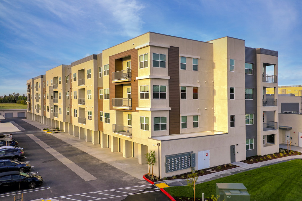 allureapartmentsmultifamilytenantresidentialhousing… Flickr