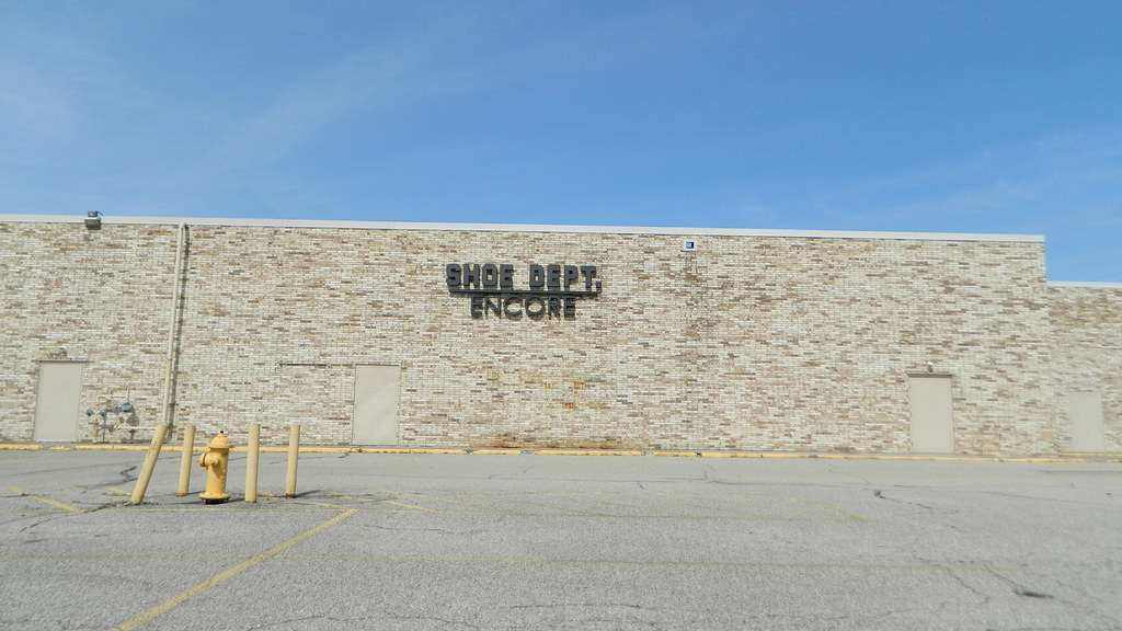 Shoe Dept. Encore Shoe Dept. Encore 935 (31,000 square fe… Flickr