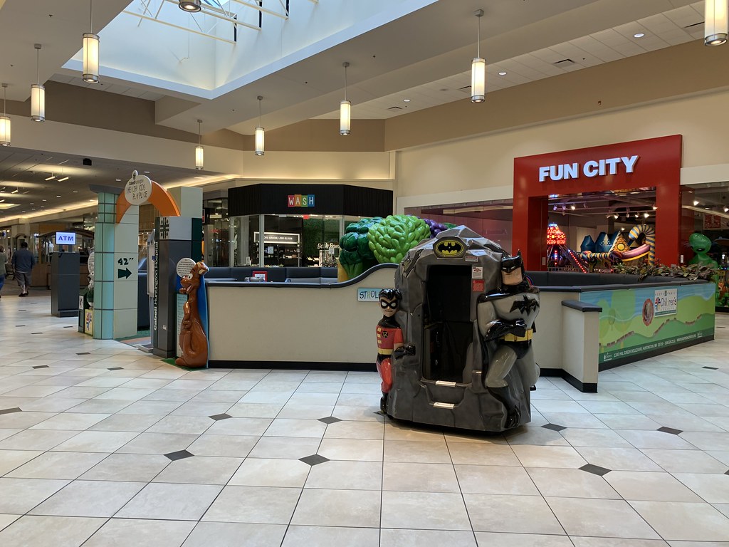 Huntington Mall interior Huntington Mall (1,140,431 square… Flickr