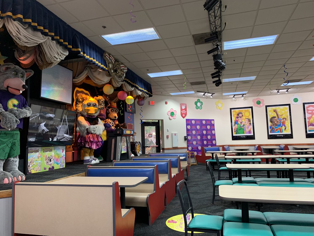 Chuck E. Cheese's interior a photo on Flickriver