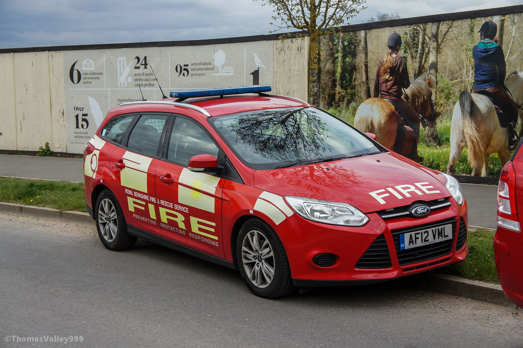 MAKE PUMPS 10, AERIALS 2 Building Fire Arborfield Flickr