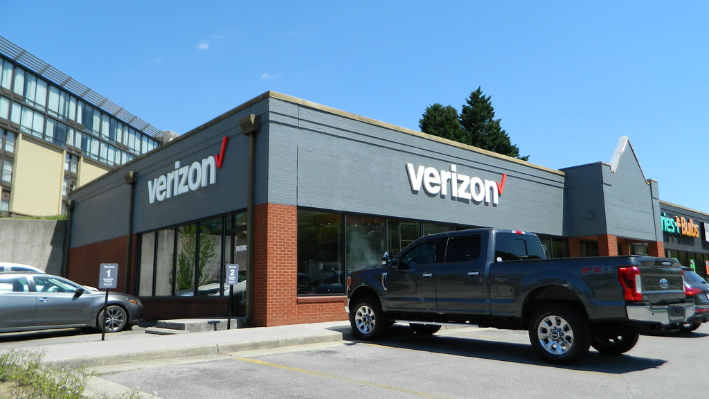 Verizon Verizon (3,950 square feet) 4014 Electric Road, Ro… Flickr