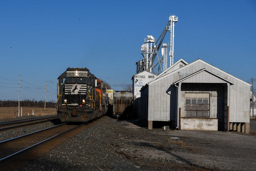 NS 21R Pettisville, Ohio Riding on main two through Pett… Flickr