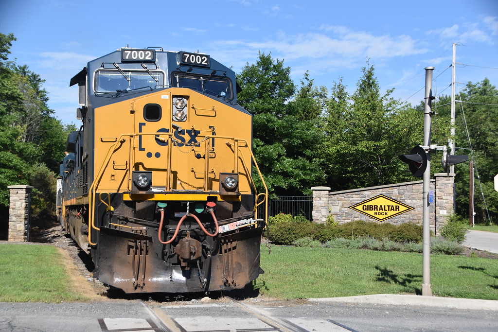 Morning run into the Gibraltar quarry Alex Piechowski Flickr