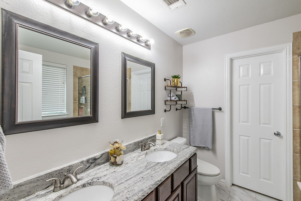 1421 Nighthawk12 1421 Nighthawk Dr. Little Elm, TX 75068 Brent