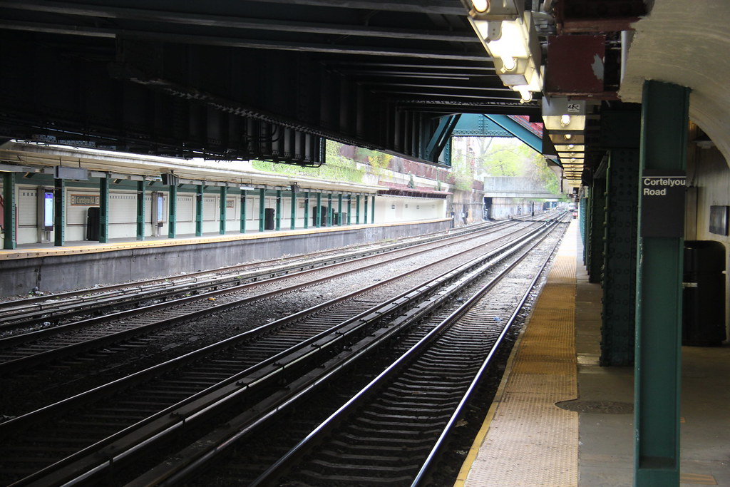 IMG_8707 Cortelyou Road. GojiMet86 Flickr