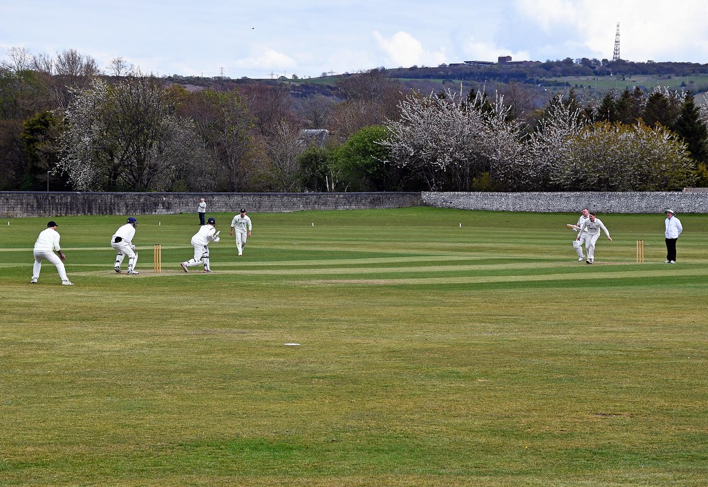 Elland CC Skelmanthorpe caught in a spin Skelmanthorpe CC… Flickr