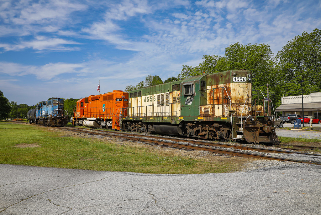 Hartwell Railroad (HRT) A Hartwell Railroad Job heads nort… Flickr