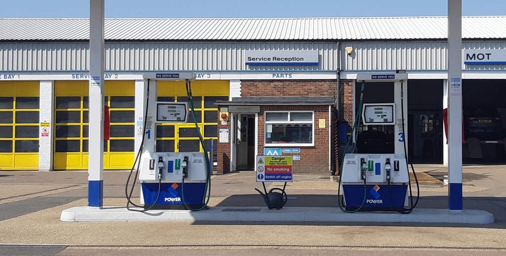 PowerLeesons Garage, Railway Lane N, Sutton Bridge, Linco… Flickr