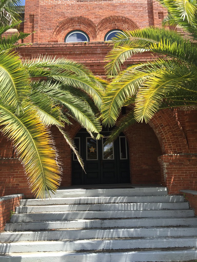 Entryway Historic Calhoun County Courthouse in Blountstown… Flickr