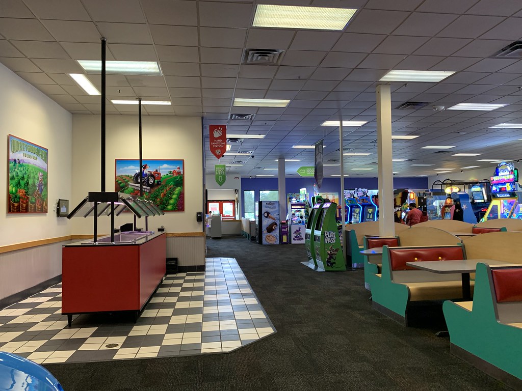 Chuck E. Cheese's interior Chuck E. Cheese's 74 (13,072 s… Flickr