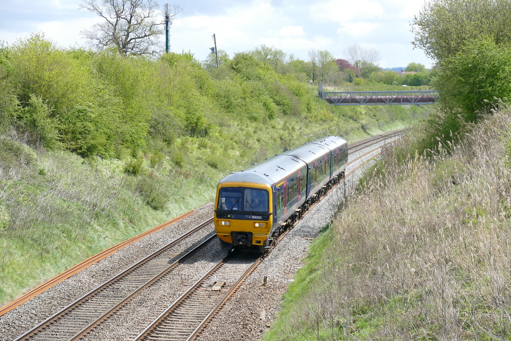 GWR 166202 Between Saltford and Keynsham on the 1316 off … Flickr