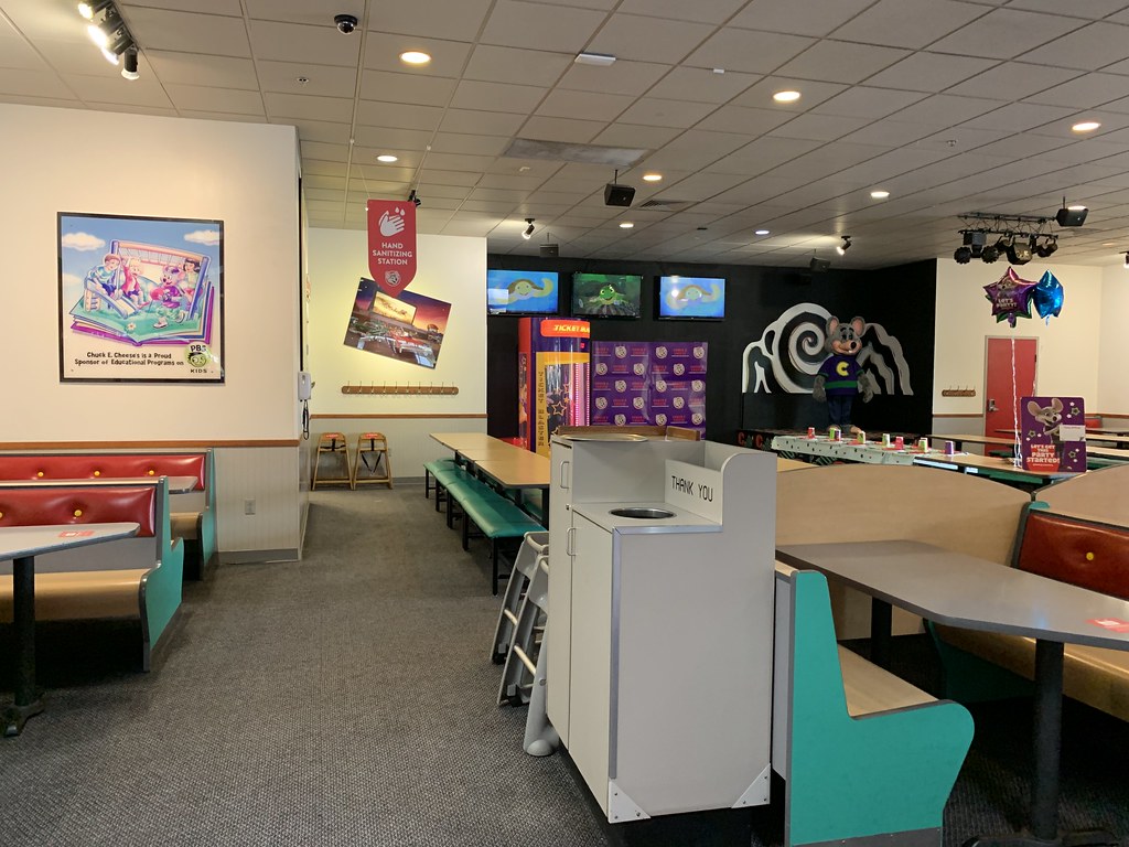 Chuck E. Cheese's interior Chuck E. Cheese's 663 (8,091 s… Flickr
