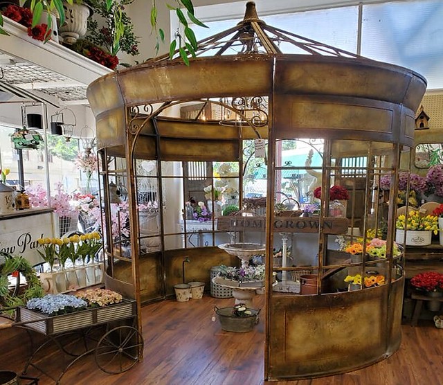 Garden Statuary Store in California Statuary adds a sophis… Flickr