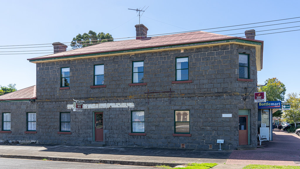 Penshurst Hotel, Penshurst, Victoria (built 1850s) Flickr