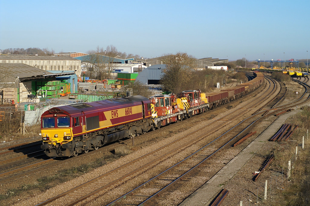 66041 Wellingborough EWSs 66041 passes Finedon road,Wellin… Flickr