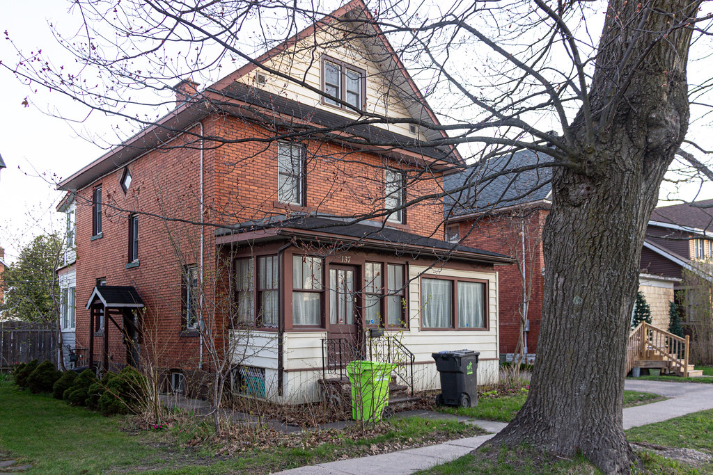 No. 137 Albert Street West, Sault Ste. Marie, Ontario, Can… Flickr