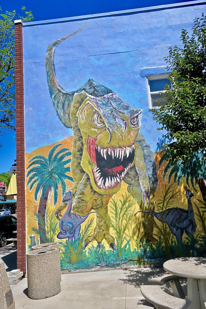 Dinosaur Mural, Vernal, UT Dinosaur mural in Vernal, Utah.… Flickr